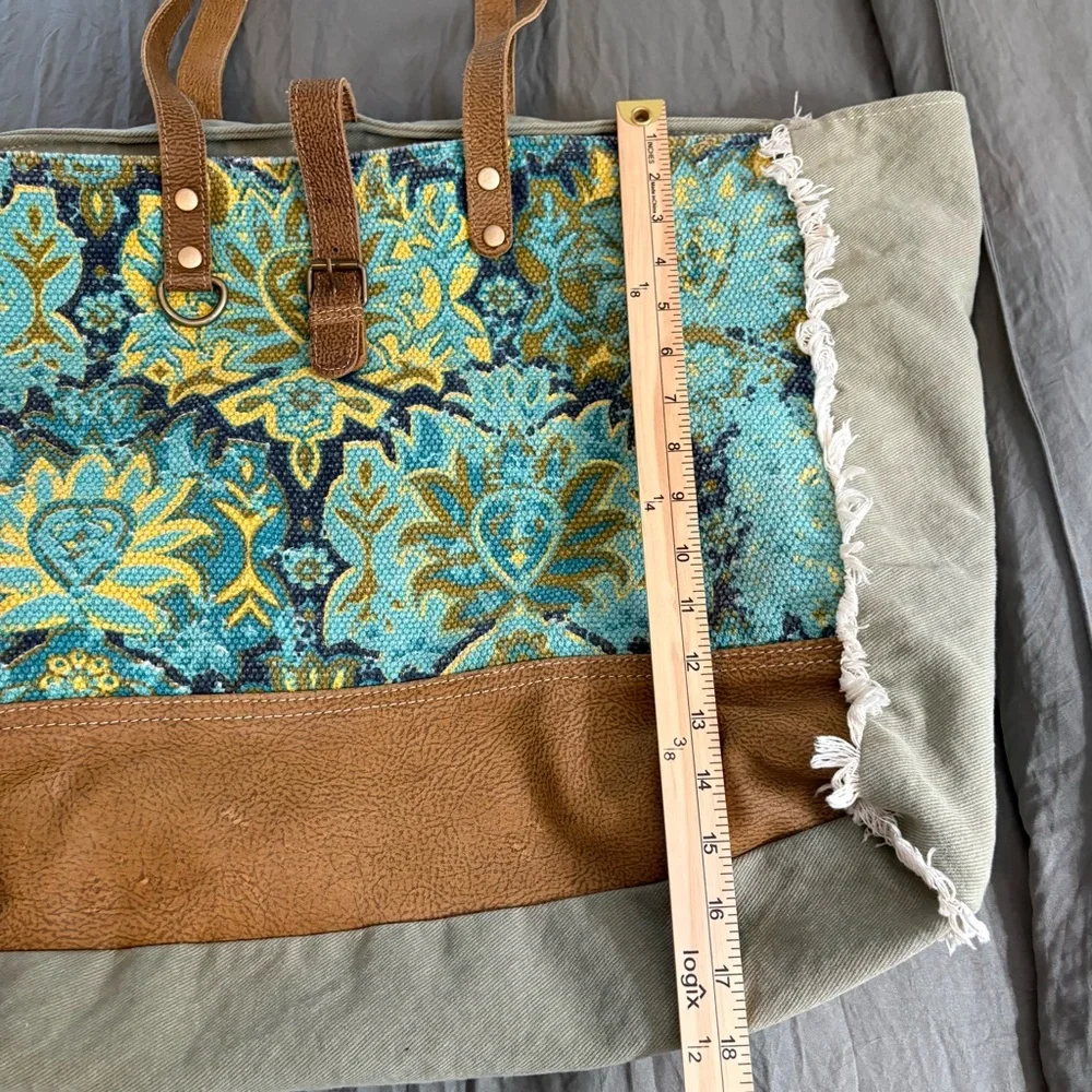 Myra Bag Aqua Magic Weekender Bag. 18” x 25”.